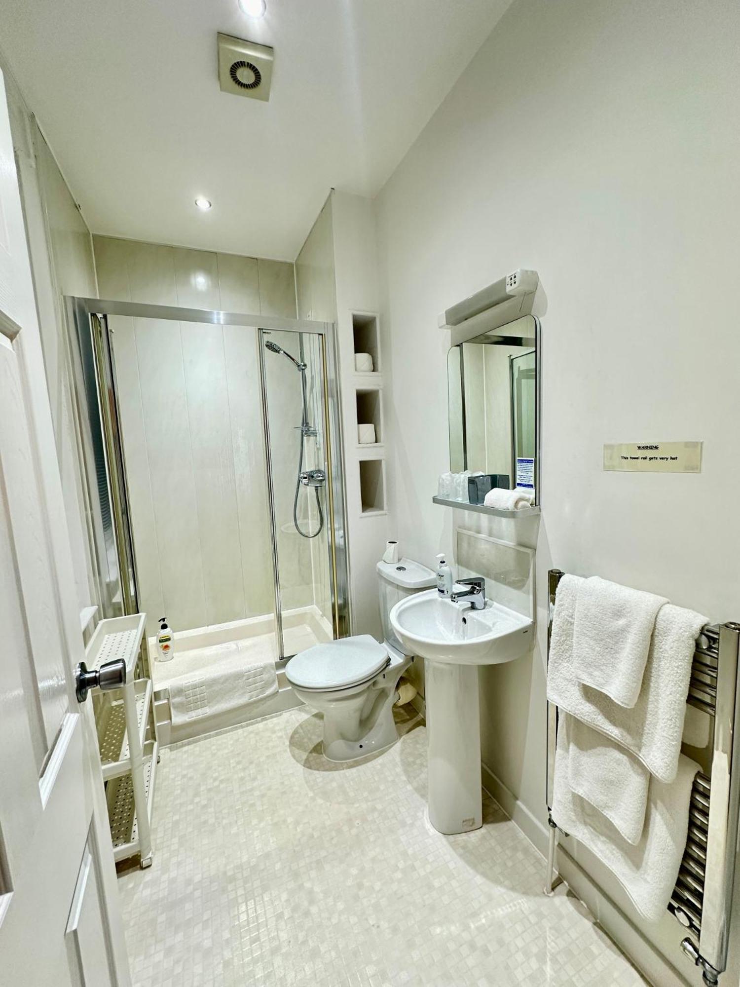 The Elbow Room Kirkcaldy Extérieur photo